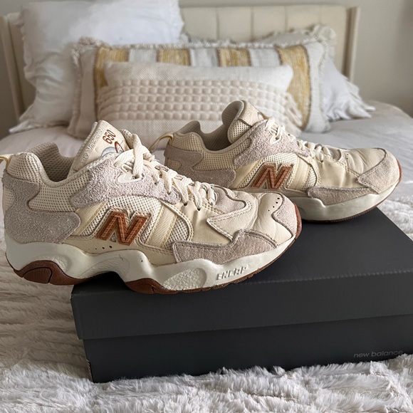 New Balance 650 x No Vacancy Inn - Picture 3 of 9